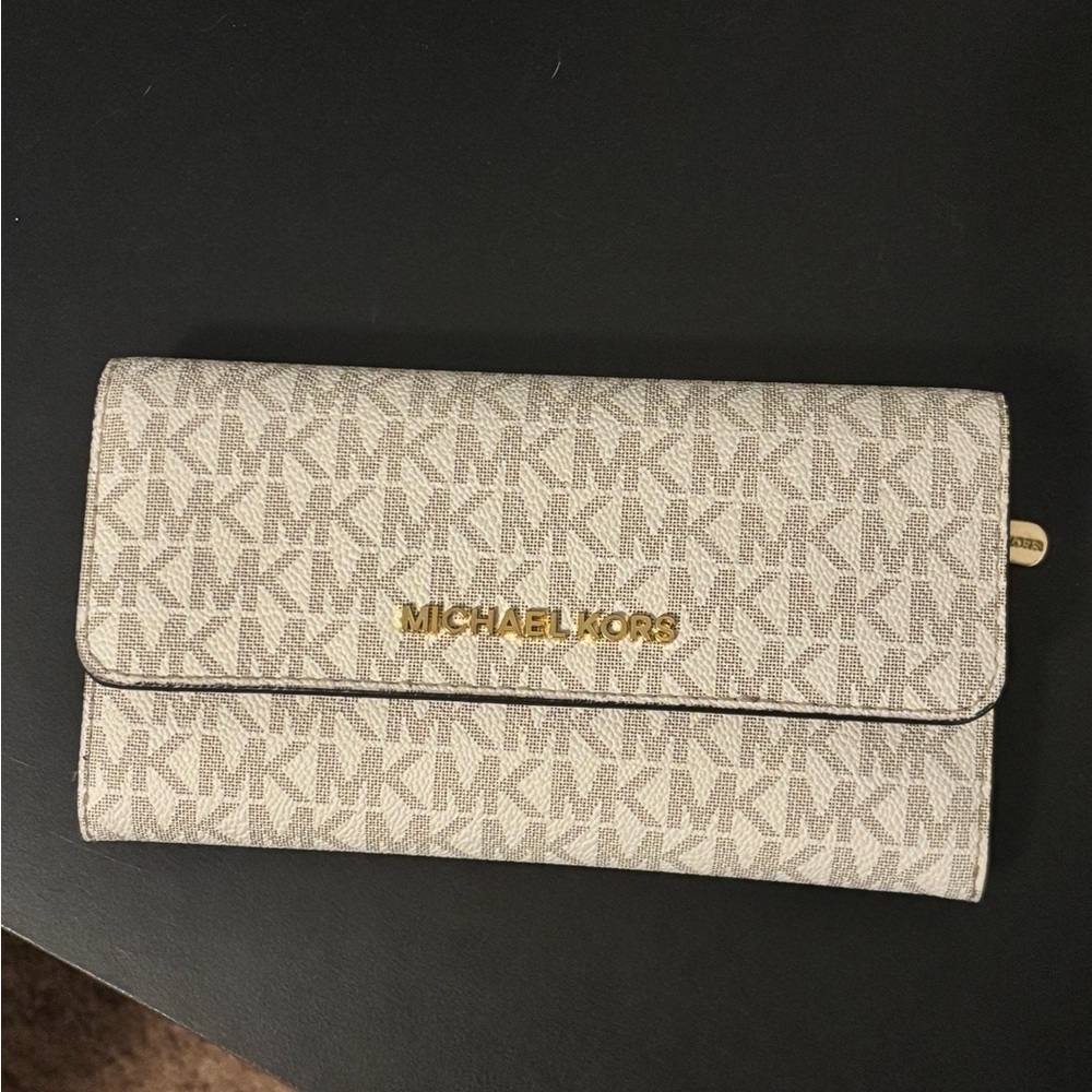 Michael Kors Jet Set Medium Logo Pocket Tote Bag - Picture 7 of 7